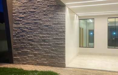 Imagem: A casa possui 3 Dormitórios, 4 Banheiros, 3 Vagas na garagem