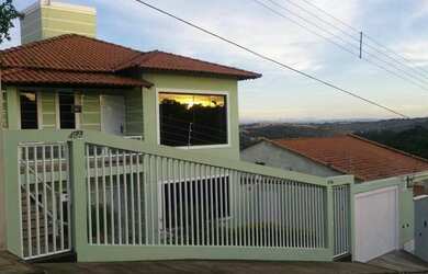 Imagem: A casa possui 2 Dormitórios, 1 Vaga na garagem e está localizado