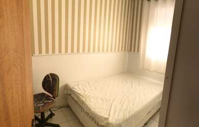 Imagem: O apartamento possui 2 Dormitórios, 1 Banheiro, 1 Vaga na garagem