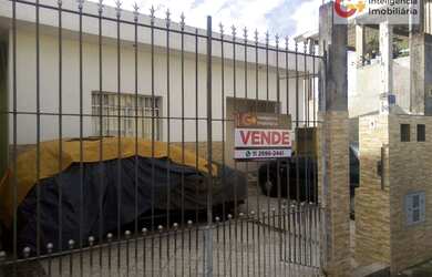 Imagem: A casa possui 4 Dormitórios, 4 Banheiros, 5 Vagas na garagem