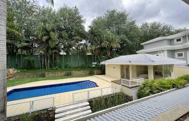 Imagem: A casa em condomínio possui 5 Dormitórios, 2 Banheiros, 702m²