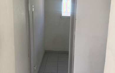 Imagem 2: SÃO JOÃO ALUGUEL. 1 Banheiroe3 Dormitórios