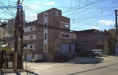 Imagem: O depósito possui 5 Vagas na garagem, 640m² de Área e está