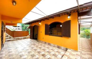 Imagem: A casa possui 5 Dormitórios, 2 Banheiros, 160m² de Área e