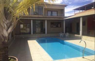 Imagem: A casa possui 5 Dormitórios, 5 Banheiros, 4 Vagas na garagem