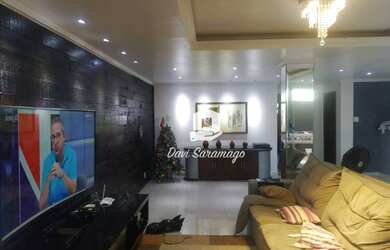 Imagem: A casa possui 3 Dormitórios, 4 Banheiros, 5 Vagas na garagem