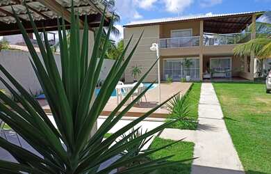 Imagem: A casa em condomínio possui 5 Dormitórios, 5 Banheiros, 5