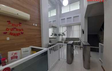 Imagem: O depósito possui 1 Vaga na garagem, 18m² de Área e está