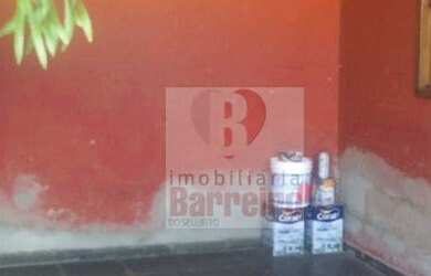 Imagem: A casa possui 3 Dormitórios, 1 Banheiro, 4 Vagas na garagem