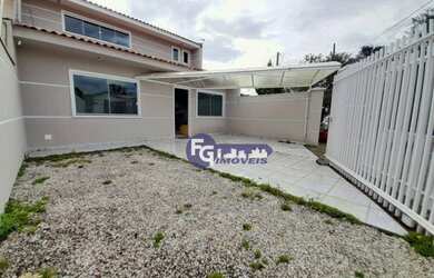 Imagem: A casa possui 3 Dormitórios, 2 Banheiros, 3 Vagas na garagem