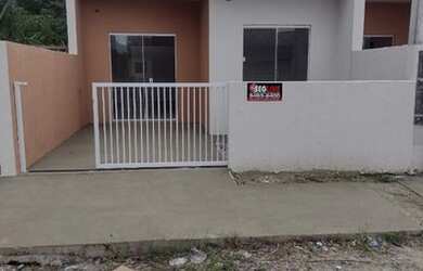 Imagem: A casa possui 2 Dormitórios, 1 Banheiro, 1 Vaga na garagem