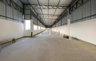 Imagem: O depósito possui 4 Vagas na garagem e 1500m² de Área e está