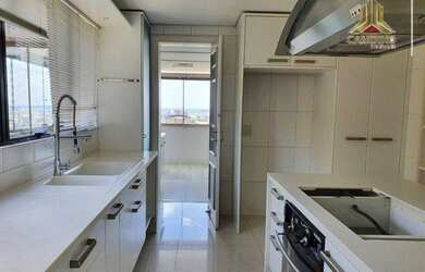 Imagem 6: No Higienópolis, um apartamento alto padrão por andar