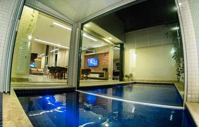 Imagem: A casa em condomínio possui 5 Dormitórios, 5 Banheiros, 4