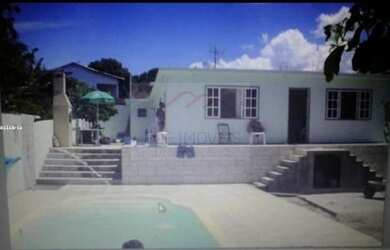 Imagem: A casa possui 5 Dormitórios, 2 Banheiros, 3 Vagas na garagem