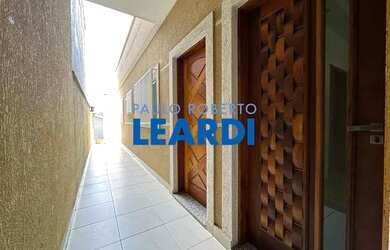 Imagem: A casa possui 3 Dormitórios, 5 Banheiros, 2 Vagas na garagem