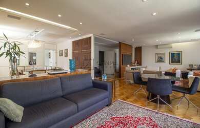 Imagem: O apartamento possui 4 Dormitórios, 2 Banheiros, 3 Vagas na