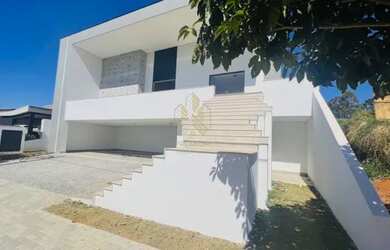 Imagem: A casa em condomínio possui 4 Dormitórios, 5 Banheiros, 4