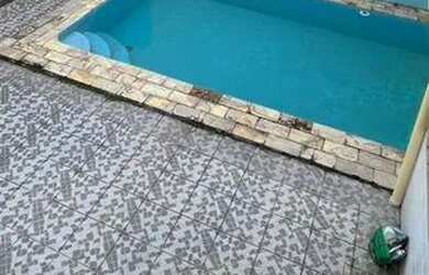 Imagem: A casa possui 3 Dormitórios, 4 Banheiros, 5 Vagas na garagem