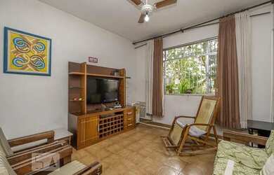 Imagem: A casa possui 4 Dormitórios, 3 Banheiros, 4 Vagas na garagem