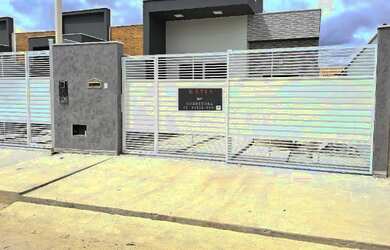 Imagem: A casa à venda possui 3 Dormitórios, 2 Banheiros e 2 Vagas