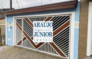 Imagem: A casa possui 3 Dormitórios, 2 Banheiros, 2 Vagas na garagem