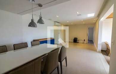 Imagem: O apartamento possui 2 Dormitórios, 2 Banheiros, 2 Vagas na