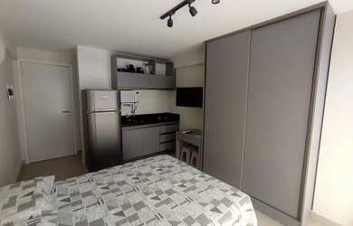 Imagem: O studio possui 1 Dormitório, 1 Banheiro, 1 Vaga na garagem