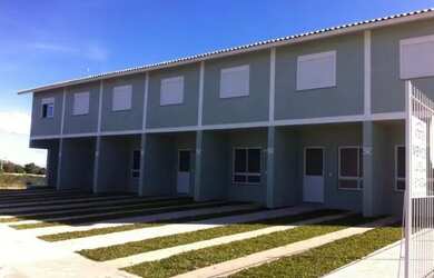 Imagem: A casa possui 2 Dormitórios, 1 Banheiro, 1 Vaga na garagem