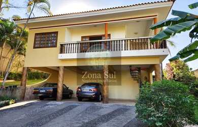 Imagem: A casa possui 5 Dormitórios, 4 Banheiros, 5 Vagas na garagem