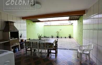 Imagem: A casa possui 3 Dormitórios, 2 Banheiros, 2 Vagas na garagem