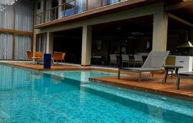 Imagem: A casa possui 5 Dormitórios e 5 Vagas na garagem e está localizado