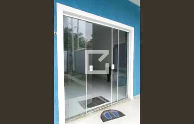 Imagem: A casa possui 2 Dormitórios, 1 Banheiro, 2 Vagas na garagem