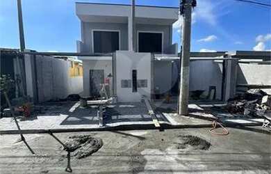 Imagem: A casa possui 3 Dormitórios, 3 Banheiros, 2 Vagas na garagem