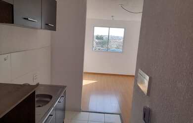 Imagem: O apartamento possui 2 Dormitórios, 1 Banheiro, 1 Vaga na garagem