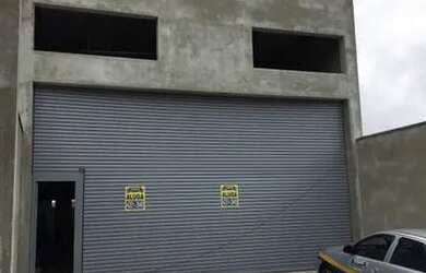 Imagem: O depósito possui 2 Vagas na garagem, 350m² de Área e está