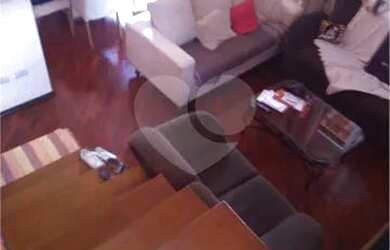 Imagem: A casa possui 3 Dormitórios, 3 Banheiros, 3 Vagas na garagem