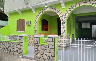 Imagem: A casa possui 2 Dormitórios, 1 Banheiro, 2 Vagas na garagem