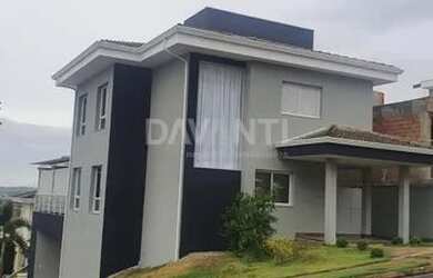 Imagem: A casa em condomínio possui 4 Dormitórios, 5 Banheiros, 2