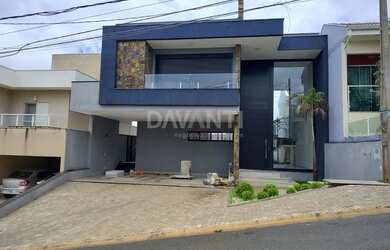 Imagem: A casa em condomínio possui 4 Dormitórios, 5 Banheiros, 5