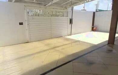 Imagem: A casa possui 2 Dormitórios, 1 Banheiro, 2 Vagas na garagem