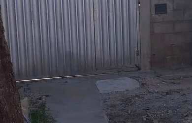 Imagem: A casa possui 1 Dormitório, 1 Banheiro, 2 Vagas na garagem