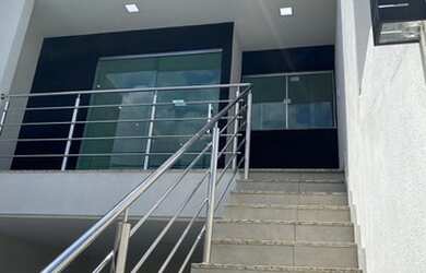 Imagem: A casa possui 2 Dormitórios, 2 Banheiros, 1 Vaga na garagem