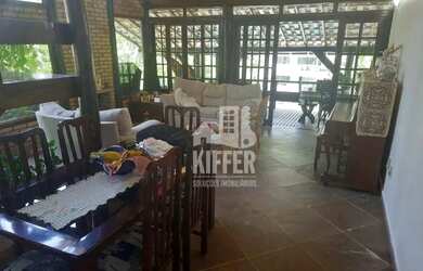 Imagem: A casa em condomínio possui 4 Dormitórios, 3 Banheiros, 5