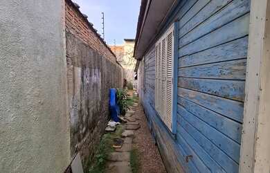 Imagem 13: Casa no Bairro Hípica, com terreno de 10 metros de frente por 33 metros...