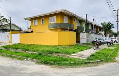 Imagem: A casa possui 3 Dormitórios, 2 Banheiros, 1 Vaga na garagem