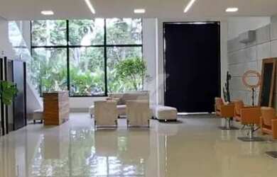 Imagem: O depósito possui 3 Vagas na garagem, 336m² de Área e está