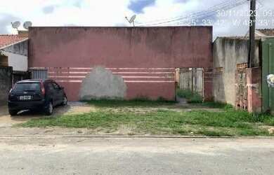 Imagem: A casa possui 3 Dormitórios, 1 Banheiro, 1 Vaga na garagem