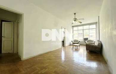 Imagem: O apartamento possui 3 Dormitórios, 2 Banheiros, 80m² de Área