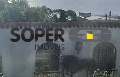 Imagem: A casa possui 4 Dormitórios, 4 Banheiros, 5 Vagas na garagem